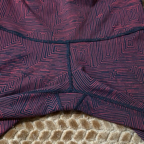 Like New Lululemon Wunder Under High-Rise 30" Maze Red Black Leggings Size 6 - Picture 5 of 12